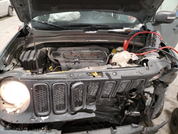 2016 Jeep Renegade Trailhawk with VIN ZACCJBCT2GPC61761, listed as a Copart auction lot 45637815 with 100,055 mi miles and Salvage title. Bid and sale history available at DreamBid. Image 13.