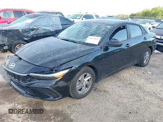 2024 Hyundai Elantra SE z VIN KMHLL4DG7RU798436, wystawiony jako IAAI lot #41973923 z przebiegiem 9 915 mil mil oraz . Historia ofert i sprzedaży dostępna na DreamBid. Obrazek 17.