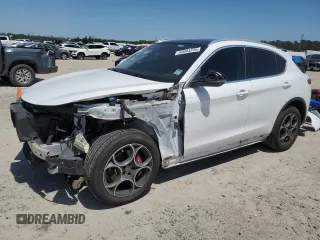 2018 Alfa Romeo Stelvio Ti z VIN ZASFAKBN8J7B80470, wystawiony jako Copart lot #52094715 z przebiegiem 70 085 mil mil oraz Szkoda całkowita • Salvage title. Historia ofert i sprzedaży dostępna na DreamBid. Obrazek 1.