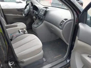 2011 Kia Sedona LX with VIN KNDMG4C7XB6368795, listed as a IAAI auction lot 42095251 with 146,813 mi miles. Bid and sale history available at carsss.com. Image 5.