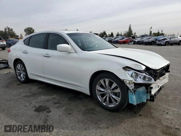 2013 Infiniti M with VIN JN1BY1AP6DM510258, listed as a Copart auction lot 84430924 with 136,641 mi miles and Salvage Title. Bid and sale history available at carsss.com. Image 4.