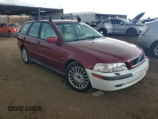 2004 Volvo V40 z VIN YV1VW27584F099598, wystawiony jako Copart lot #67156814 z przebiegiem 99 046 mil mil oraz Tytuł czysty. Historia ofert i sprzedaży dostępna na DreamBid. Obrazek 4.