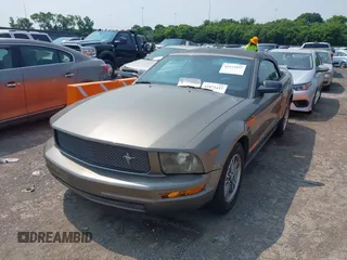 2005 Ford Mustang Deluxe with VIN 1ZVFT84N955183489, listed as a IAAI auction lot 42473437 with 221,709 mi miles and . Bid and sale history available at DreamBid. Image 6.