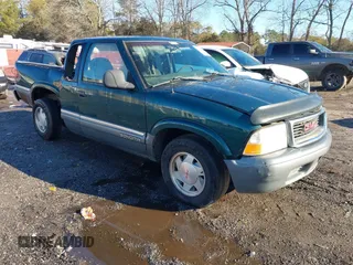 1998 GMC Sonoma SLS with VIN 1GTCS19X7W8527833, listed as a IAAI auction lot 41427791 with 232,462 mi miles. Bid and sale history available at carsss.com. Image 1.