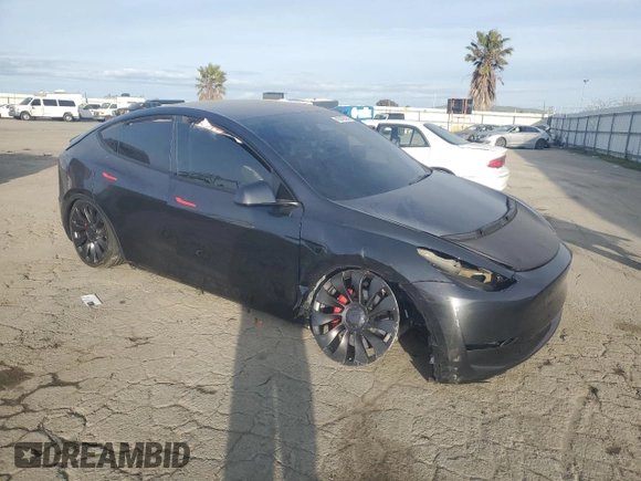 2024 Tesla Model Y Performance z VIN 7SAYGDEF3RF078535, wystawiony jako Copart lot #45749495 z przebiegiem 8 852 mil mil oraz Szkoda całkowita • Salvage title. Historia ofert i sprzedaży dostępna na DreamBid. Obrazek 4.