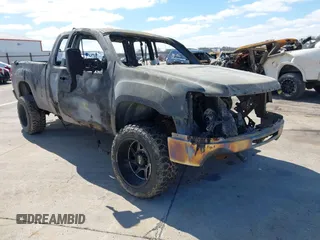 2008 GMC Sierra 2500HD SLT z VIN 1GTHK29638E186468, wystawiony jako IAAI lot #42038010 z przebiegiem Nie podano mil oraz . Historia ofert i sprzedaży dostępna na DreamBid. Obrazek 1.