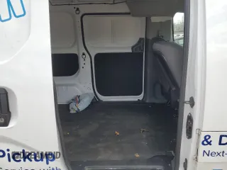 2021 Nissan NV200 S z VIN 3N6CM0KN9MK706860, wystawiony jako Copart lot #43121235 z przebiegiem 99 990 mil mil oraz Szkoda całkowita • Salvage title. Historia ofert i sprzedaży dostępna na DreamBid. Obrazek 11.