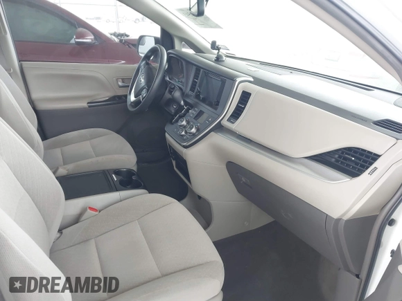 2016 Toyota Sienna LE AAS with VIN 5TDKK3DC3GS706606, listed as a IAAI auction lot 41640543 with 201,316 mi miles. Bid and sale history available at carsss.com. Image 5.