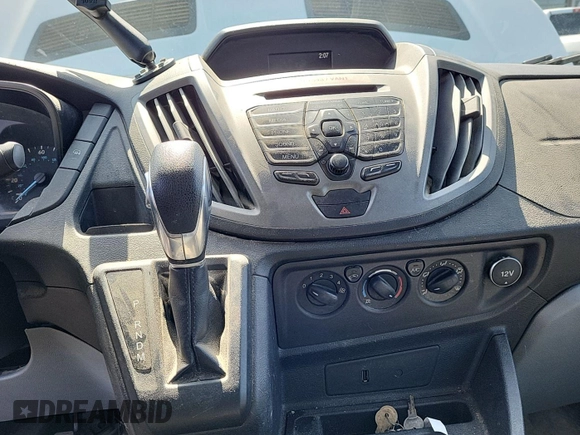2018 Ford Transit z VIN 1FTYR2XG2JKA33059, wystawiony jako IAAI lot #42309438 z przebiegiem 88 291 mil mil oraz . Historia ofert i sprzedaży dostępna na DreamBid. Obrazek 1.