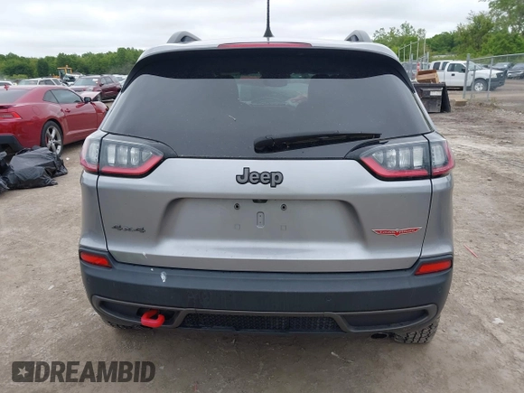 2020 Jeep Cherokee Trailhawk z VIN 1C4PJMBX0LD588251, wystawiony jako IAAI lot #42310054 z przebiegiem 47 780 mil mil oraz . Historia ofert i sprzedaży dostępna na DreamBid. Obrazek 17.