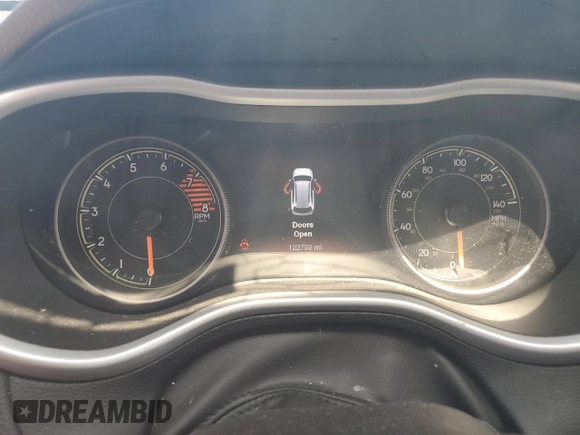 2018 Jeep Cherokee Trailhawk z VIN 1C4PJMBX0JD562021, wystawiony jako Copart lot #59136885 z przebiegiem 122 792 mil mil oraz Szkoda całkowita • Salvage title. Historia ofert i sprzedaży dostępna na DreamBid. Obrazek 9.