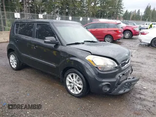 2013 Kia Soul + z VIN KNDJT2A61D7753060, wystawiony jako IAAI lot #41729099 z przebiegiem 132 951 mil mil oraz . Historia ofert i sprzedaży dostępna na DreamBid. Obrazek 1.
