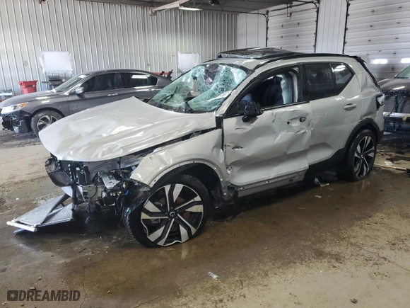 2025 Volvo XC40 Plus Dark Theme with VIN YV4L12UC4S2509118, listed as a Copart auction lot 51152295 with 0 mi miles and Non Repairable. Bid and sale history available at carsss.com. Image 1.