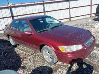 2001 Toyota Camry CE z VIN 4T1BG22KX1U055592, wystawiony jako IAAI lot #41722604 z przebiegiem 272 865 mil mil oraz . Historia ofert i sprzedaży dostępna na DreamBid. Obrazek 1.
