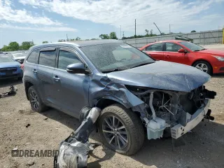 2017 Toyota Highlander XLE with VIN 5TDJZRFH5HS518593, listed as a Copart auction lot 56693565 with 97,686 mi miles and Salvage title. Bid and sale history available at DreamBid. Image 4.