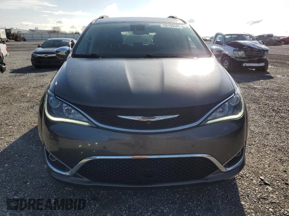 2017 Chrysler Pacifica Limited z VIN 2C4RC1GG7HR851155, wystawiony jako Copart lot #52195685 z przebiegiem 83 060 mil mil oraz Szkoda całkowita • Salvage title. Historia ofert i sprzedaży dostępna na DreamBid. Obrazek 5.
