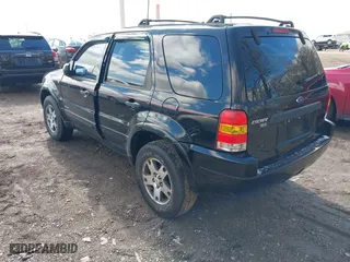2002 Ford Escape XLT with VIN 1FMCU03182KD33491, listed as a IAAI auction lot 41704430 with 174,810 mi miles. Bid and sale history available at carsss.com. Image 3.