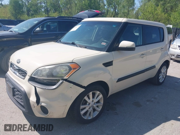 2013 Kia Soul + z VIN KNDJT2A64D7534349, wystawiony jako IAAI lot #42088079 z przebiegiem 188 990 mil mil oraz . Historia ofert i sprzedaży dostępna na DreamBid. Obrazek 2.