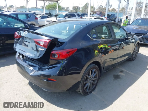 2018 Mazda 3 Touring z VIN 3MZBN1V33JM276803, wystawiony jako IAAI lot #42100422 z przebiegiem 41 802 mil mil oraz . Historia ofert i sprzedaży dostępna na DreamBid. Obrazek 4.