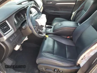 2019 Toyota Highlander SE z VIN 5TDJZRFH1KS959998, wystawiony jako Copart lot #54558795 z przebiegiem 50 566 mil mil oraz Szkoda całkowita • Salvage title. Historia ofert i sprzedaży dostępna na DreamBid. Obrazek 7.