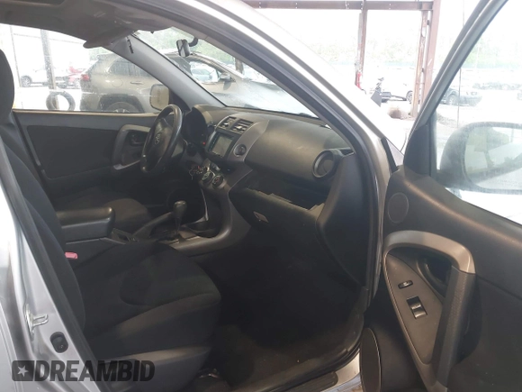 2006 Toyota RAV4 Sport z VIN JTMBD32V366010048, wystawiony jako IAAI lot #42253991 z przebiegiem 271 034 mil mil oraz . Historia ofert i sprzedaży dostępna na DreamBid. Obrazek 5.
