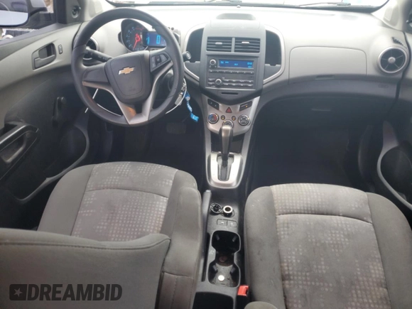 2016 Chevrolet Sonic LS z VIN 1G1JA5SH8G4110193, wystawiony jako Copart lot #45536835 z przebiegiem 116 239 mil mil oraz Szkoda całkowita • Salvage title. Historia ofert i sprzedaży dostępna na DreamBid. Obrazek 8.