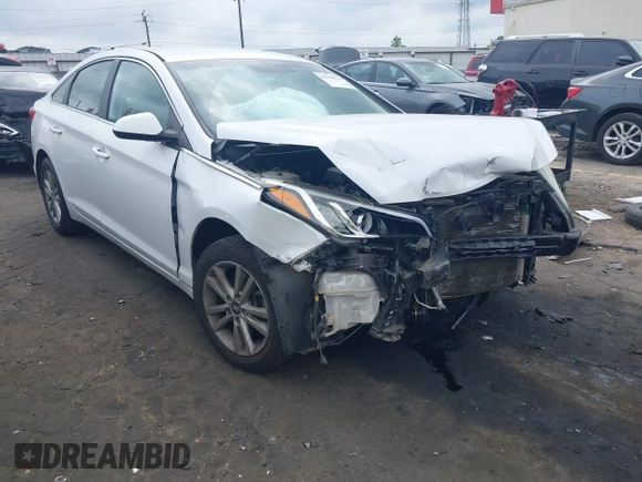 2015 Hyundai Sonata SE z VIN 5NPE24AF2FH008428, wystawiony jako IAAI lot #42106229 z przebiegiem 160 768 mil mil oraz . Historia ofert i sprzedaży dostępna na DreamBid. Obrazek 1.