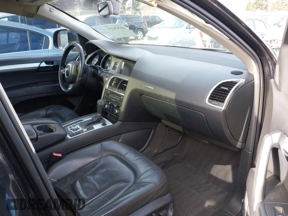 2007 Audi Q7 4.2L Premium with VIN WA1EV74L77D076445, listed as a IAAI auction lot 41525359 with 175,563 mi miles. Bid and sale history available at carsss.com. Image 5.