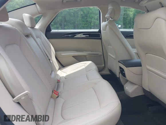 2016 Lincoln MKZ z VIN 3LN6L2G90GR621326, wystawiony jako IAAI lot #42375905 z przebiegiem 56 169 mil mil oraz . Historia ofert i sprzedaży dostępna na DreamBid. Obrazek 8.