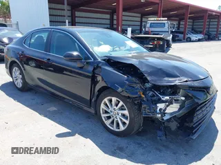 2023 Toyota Camry LE z VIN 4T1C11AK2PU120803, wystawiony jako IAAI lot #42060384 z przebiegiem 38 897 mil mil oraz . Historia ofert i sprzedaży dostępna na DreamBid. Obrazek 1.