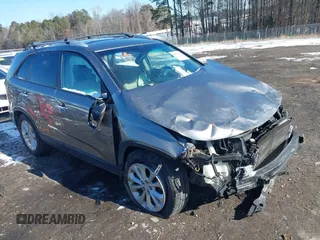 2015 Kia Sorento EX with VIN 5XYKU4A75FG643110, listed as a IAAI auction lot 41179602 with 131,925 mi miles. Bid and sale history available at carsss.com. Image 1.
