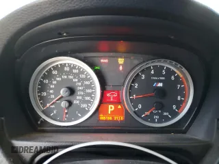 2013 BMW M3 z VIN WBSKG9C56DJ593159, wystawiony jako Copart lot #53714404 z przebiegiem 85 198 mil mil oraz Szkody całkowita. Historia ofert i sprzedaży dostępna na DreamBid. Obrazek 9.