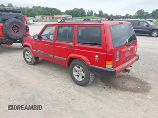 1999 Jeep Cherokee Sport z VIN 1J4FT68S9XL667355, wystawiony jako IAAI lot #42204435 z przebiegiem 217 178 mil mil oraz . Historia ofert i sprzedaży dostępna na DreamBid. Obrazek 3.