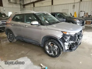 2024 Hyundai Venue SEL z VIN KMHRC8A37RU284685, wystawiony jako Copart lot #59228065 z przebiegiem 8 816 mil mil oraz Szkoda całkowita • Salvage title. Historia ofert i sprzedaży dostępna na DreamBid. Obrazek 4.