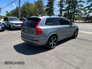 2019 Volvo XC90 R-Design z VIN YV4A22PM9K1440828, wystawiony jako Copart lot #58994785 z przebiegiem 153 481 mil mil oraz Czysty tytuł • Clean title. Historia ofert i sprzedaży dostępna na DreamBid. Obrazek 4.