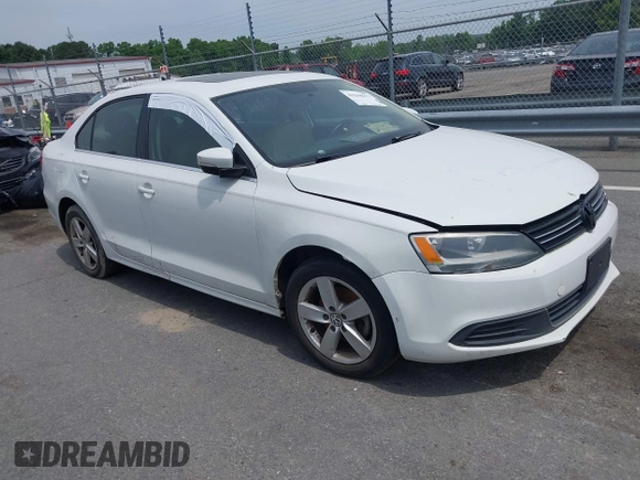 2014 Volkswagen Jetta TDI w/Premium/Nav with VIN 3VWLL7AJ4EM430524, listed as a IAAI auction lot 42268673 with 137,721 mi miles and . Bid and sale history available at DreamBid. Image 1.