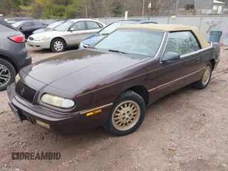 1995 Chrysler LeBaron z VIN 1C3EU4538SF504479, wystawiony jako IAAI lot #42045815 z przebiegiem 102 042 mil mil oraz . Historia ofert i sprzedaży dostępna na DreamBid. Obrazek 2.