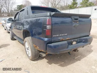 2008 Chevrolet Avalanche LTZ with VIN 3GNFK12348G263981, listed as a IAAI auction lot 41969035 with 246,182 mi miles. Bid and sale history available at carsss.com. Image 3.