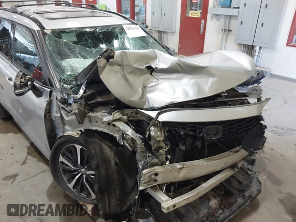 2021 Toyota Highlander XSE with VIN 5TDJZRBH8MS072794, listed as a IAAI auction lot 42521509 with 67,058 mi miles and . Bid and sale history available at DreamBid. Image 17.