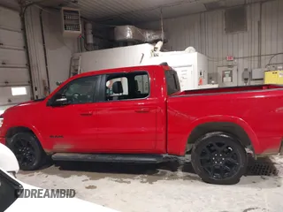 2021 Ram 1500 Laramie z VIN 1C6SRFJT2MN729787, wystawiony jako IAAI lot #42264245 z przebiegiem 81 625 mil mil oraz . Historia ofert i sprzedaży dostępna na DreamBid. Obrazek 14.