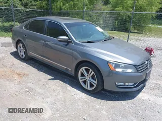 2014 Volkswagen Passat SEL Premium z VIN 1VWCN7A39EC038944, wystawiony jako IAAI lot #42230638 z przebiegiem 123 631 mil mil oraz . Historia ofert i sprzedaży dostępna na DreamBid. Obrazek 1.