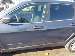 2019 Jeep Cherokee Latitude with VIN 1C4PJLCB1KD381721, listed as a IAAI auction lot 41377595 with 116,637 mi miles. Bid and sale history available at carsss.com. Image 20.