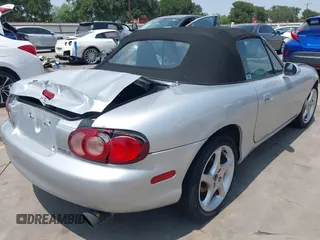 2002 Mazda MX-5 Miata Cloth z VIN JM1NB353020225252, wystawiony jako IAAI lot #42303820 z przebiegiem 194 549 mil mil oraz . Historia ofert i sprzedaży dostępna na DreamBid. Obrazek 4.