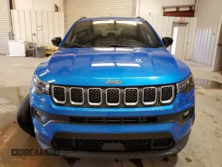 2023 Jeep Compass Latitude with VIN 3C4NJDBN0PT551447, listed as a Copart auction lot 47963485 with 21,503 mi miles and Clean Title. Bid and sale history available at DreamBid. Image 5.