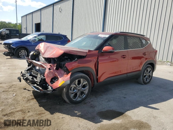 2024 Kia Seltos S z VIN KNDEU2AAXR7536925, wystawiony jako Copart lot #54615355 z przebiegiem 7 558 mil mil oraz Szkoda całkowita • Salvage title. Historia ofert i sprzedaży dostępna na DreamBid. Obrazek 1.