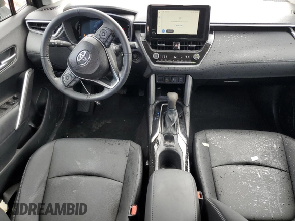 2024 Toyota Corolla Cross XLE z VIN 7MUDAABG9RV102170, wystawiony jako Copart lot #53101075 z przebiegiem 1 709 mil mil oraz Szkoda całkowita • Salvage title. Historia ofert i sprzedaży dostępna na DreamBid. Obrazek 8.