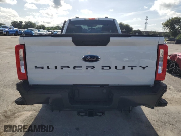 2023 Ford F-250 XL z VIN 1FTBF2AA5PEE21669, wystawiony jako Copart lot #65799754 z przebiegiem Nie podano mil oraz Czysty tytuł • Clean title. Historia ofert i sprzedaży dostępna na DreamBid. Obrazek 6.