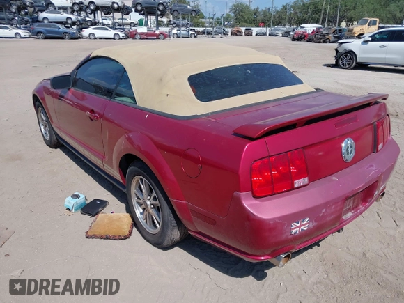 2005 Ford Mustang Deluxe z VIN 1ZVFT84N455183240, wystawiony jako IAAI lot #42142157 z przebiegiem Nie podano mil oraz . Historia ofert i sprzedaży dostępna na DreamBid. Obrazek 3.