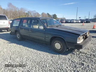 1988 Volvo 740 with VIN YV1FX8855J1173443, listed as a Copart auction lot 80750864 with 265,761 mi miles and Salvage Title. Bid and sale history available at carsss.com. Image 4.