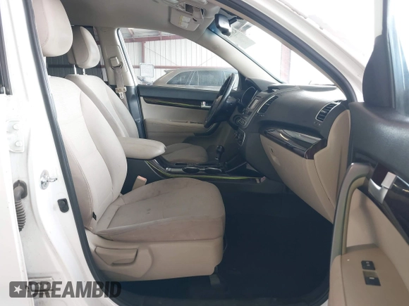 2015 Kia Sorento LX with VIN 5XYKTCA6XFG560437, listed as a IAAI auction lot 42009024 with 191,811 mi miles. Bid and sale history available at carsss.com. Image 5.